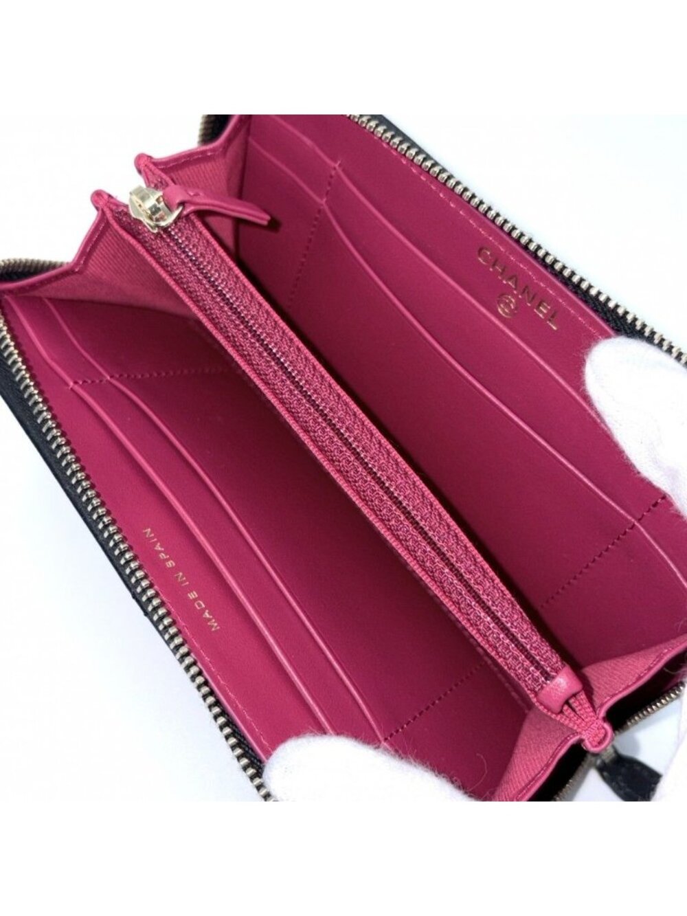 Chanel Wallet Zip Around Zip 19 Quilted CC Logo Lambskin Black Gold - Picture 4 of 8